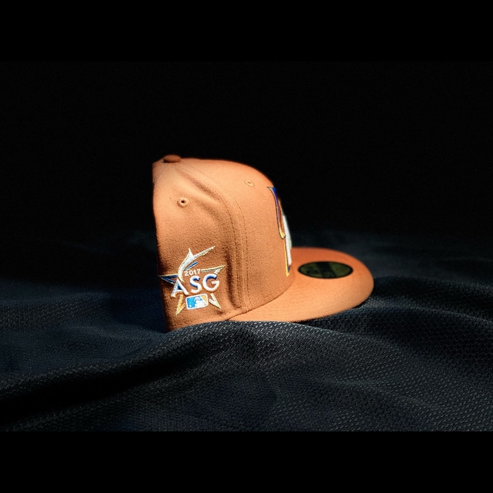 MIAMI MARLINS FITTES BROWN AND BLUE